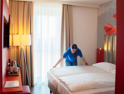 ASE Housekeeping Hotels & Reinigungsservices - Betten machen